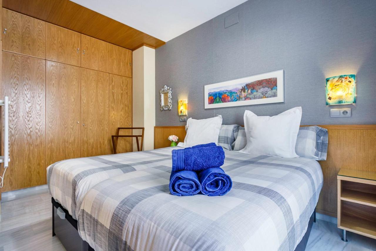 Apartamentos Catedral Севиля Екстериор снимка