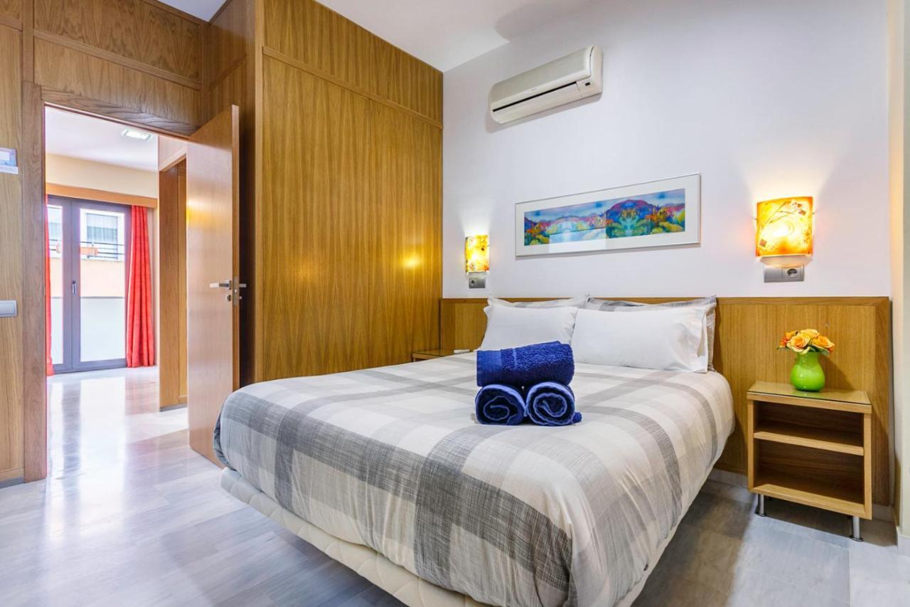 Apartamentos Catedral Севиля Екстериор снимка